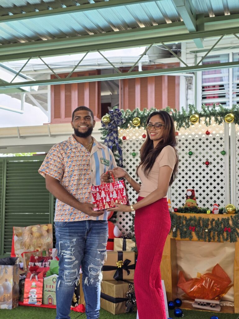 6e793060-6c20-4b53-9d3a-a55fd15cfc92-1