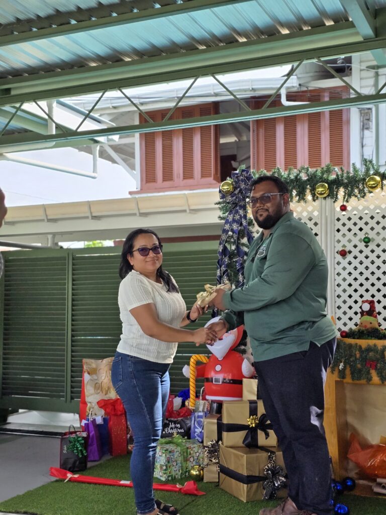 b2579e58-5a0c-4a89-bc52-974a61fe54b4-1