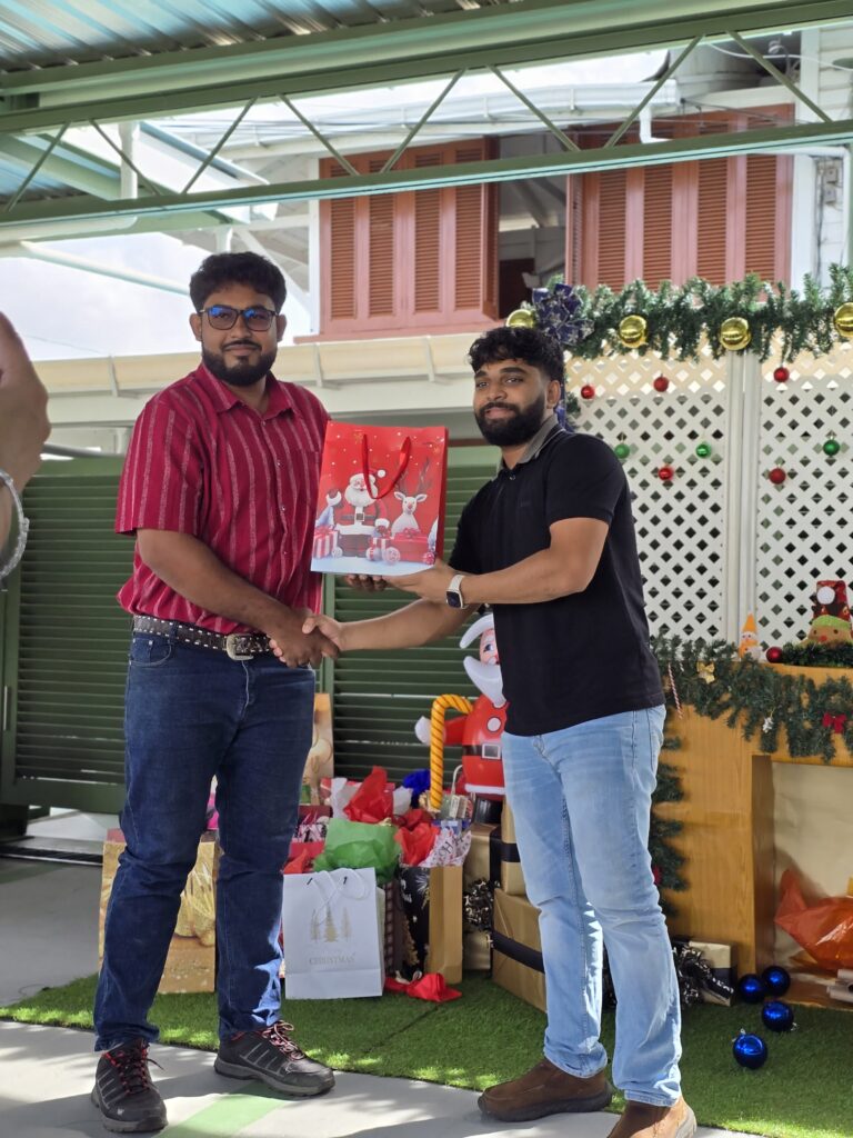 c205dad3-2c8d-4e9c-95fc-d2ef0091e0b0-1